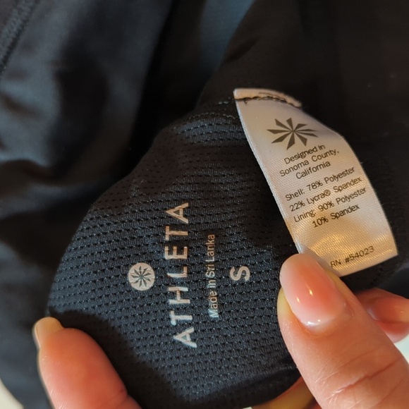 Athleta Black Sports Bra Cut Out Back Black Women's Size Small Racer back - Picture 6 of 8